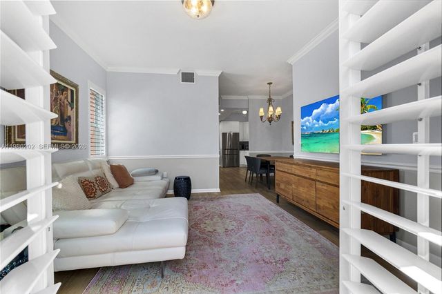 2870 Pine Tree Dr 3, Miami Beach, FL 33140