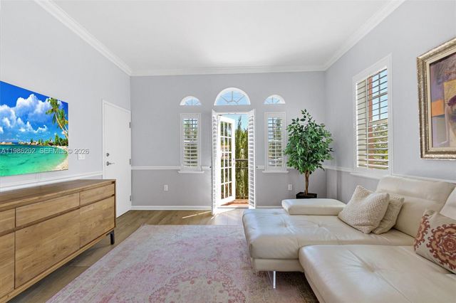 2870 Pine Tree Dr 3, Miami Beach, FL 33140