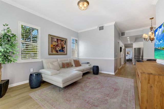 2870 Pine Tree Dr 3, Miami Beach, FL 33140