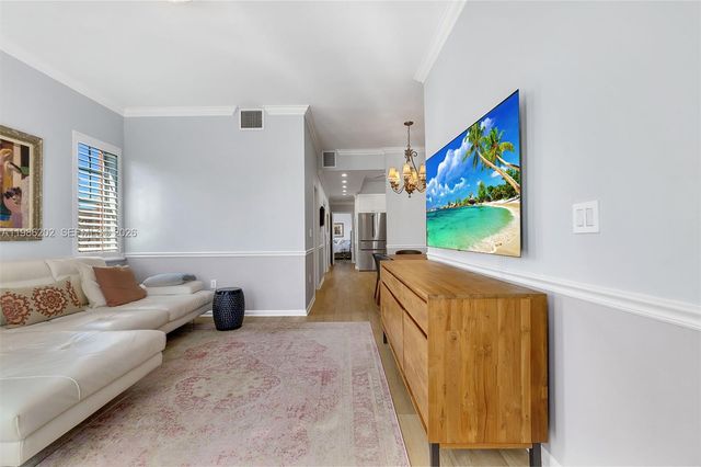 2870 Pine Tree Dr 3, Miami Beach, FL 33140