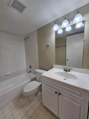 2000 N Congress Avenue 207, West Palm Beach, FL 33401