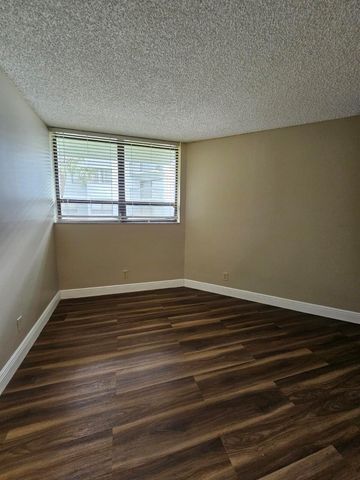 2000 N Congress Avenue 207, West Palm Beach, FL 33401