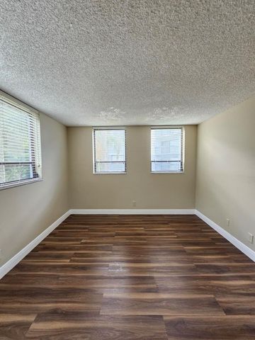 2000 N Congress Avenue 207, West Palm Beach, FL 33401