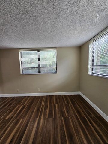 2000 N Congress Avenue 207, West Palm Beach, FL 33401