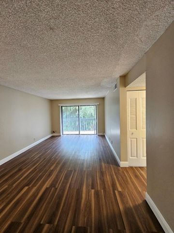 2000 N Congress Avenue 207, West Palm Beach, FL 33401