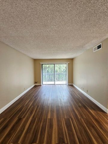 2000 N Congress Avenue 207, West Palm Beach, FL 33401