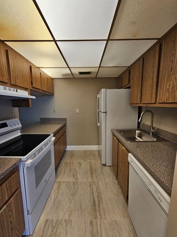 2000 N Congress Avenue 207, West Palm Beach, FL 33401