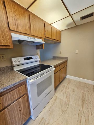 2000 N Congress Avenue 207, West Palm Beach, FL 33401