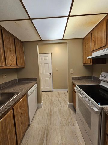 2000 N Congress Avenue 207, West Palm Beach, FL 33401