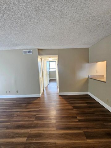 2000 N Congress Avenue 207, West Palm Beach, FL 33401