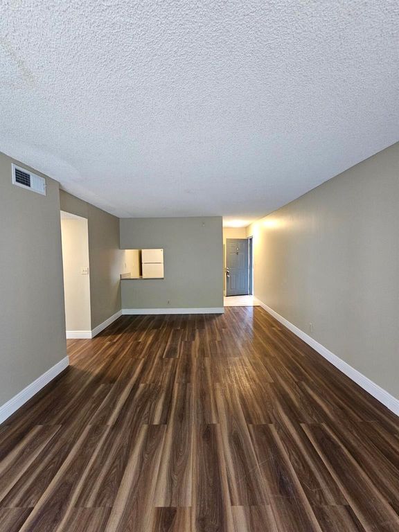 2000 N Congress Avenue 207, West Palm Beach, FL 33401