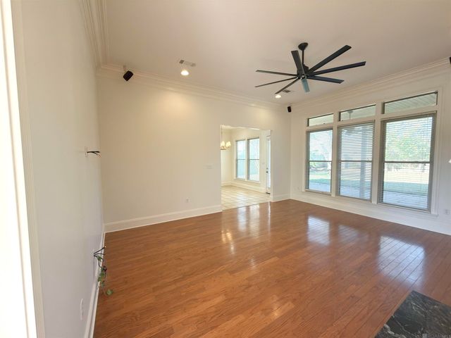 10721 Hillmont Ave, Baton Rouge, LA 70810