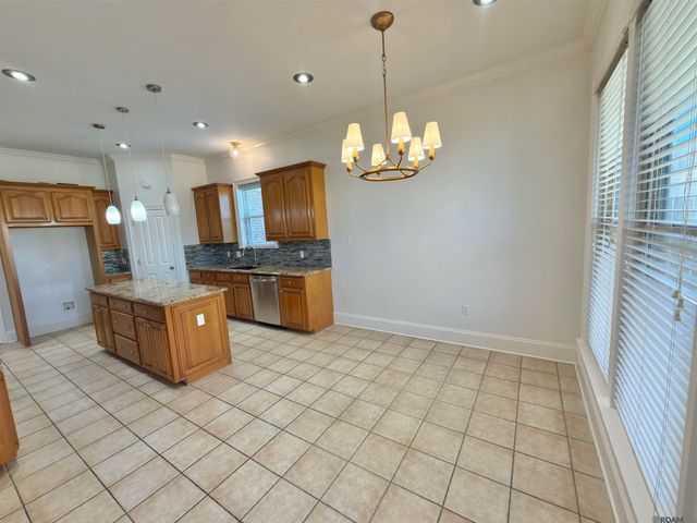 10721 Hillmont Ave, Baton Rouge, LA 70810