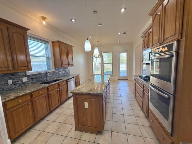 10721 Hillmont Ave, Baton Rouge, LA 70810