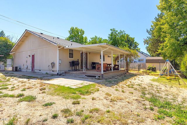 1609 Leonard Road, Grants Pass, OR 97527