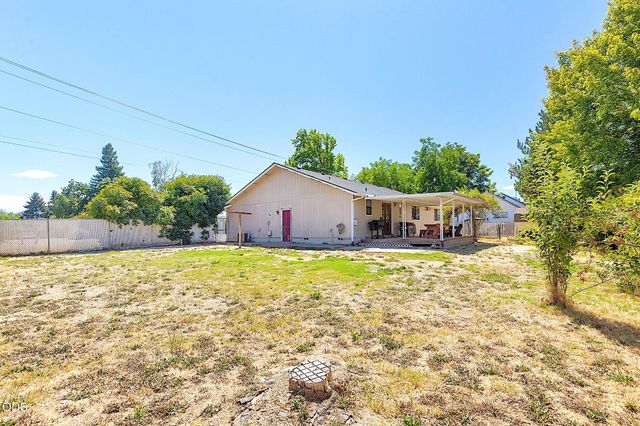 1609 Leonard Road, Grants Pass, OR 97527