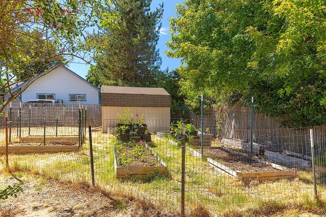 1609 Leonard Road, Grants Pass, OR 97527