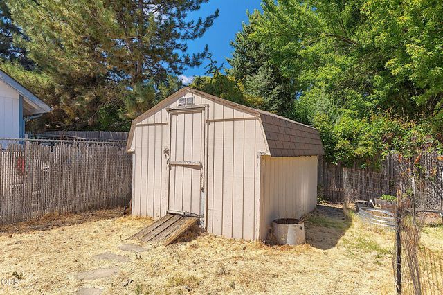 1609 Leonard Road, Grants Pass, OR 97527