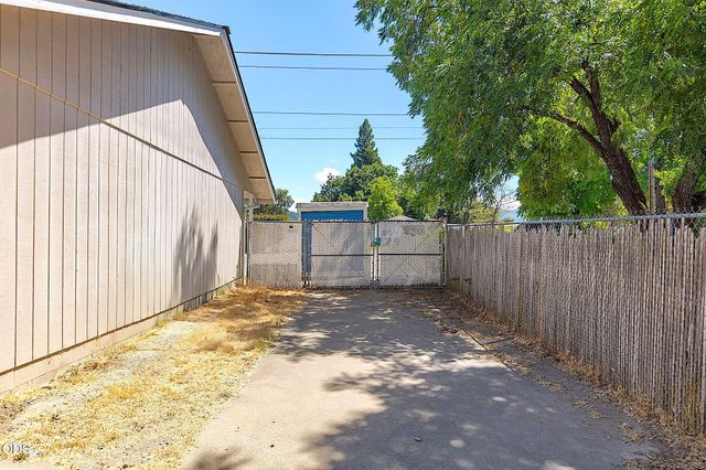 1609 Leonard Road, Grants Pass, OR 97527