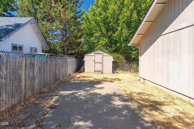 1609 Leonard Road, Grants Pass, OR 97527