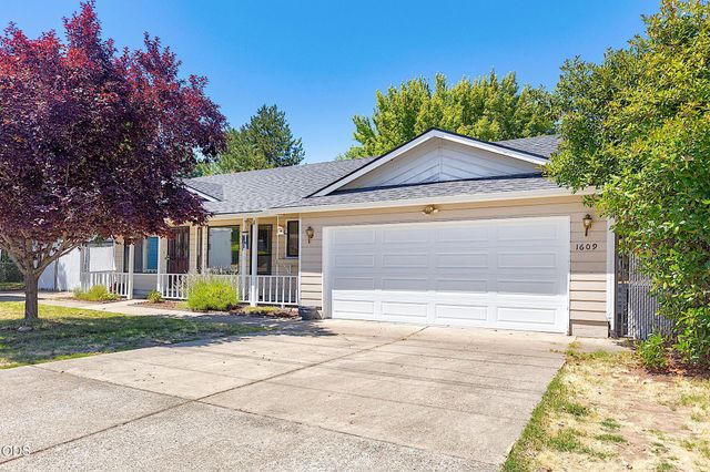 1609 Leonard Road, Grants Pass, OR 97527