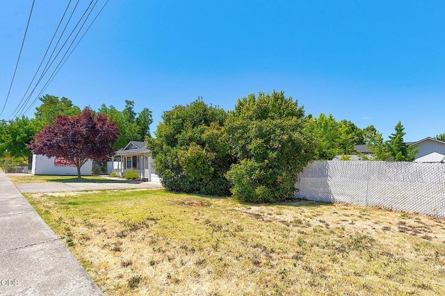 1609 Leonard Road, Grants Pass, OR 97527