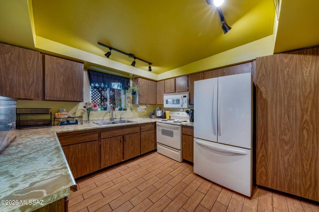 7800 E Joshua Place, Tucson, AZ 85730