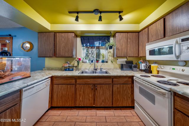 7800 E Joshua Place, Tucson, AZ 85730