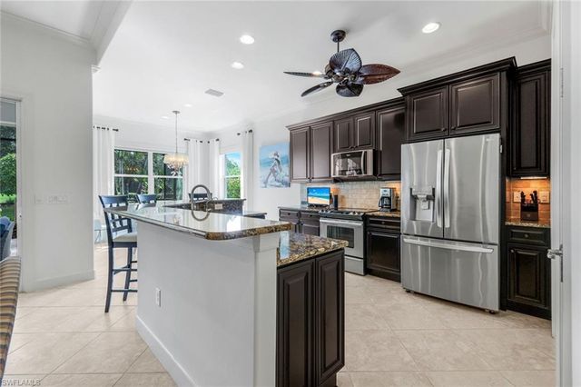 9090 Limestone LN, Naples, FL 34120