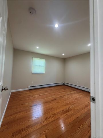 21 W Centennial Ave, Roosevelt, NY 11575