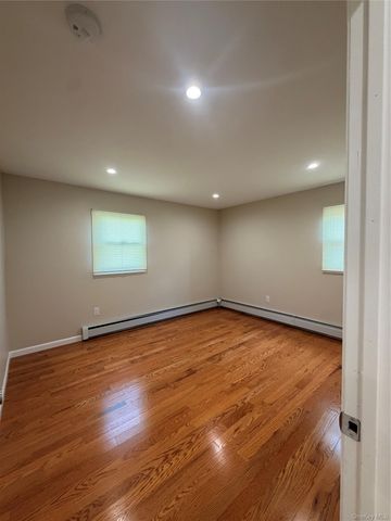 21 W Centennial Ave, Roosevelt, NY 11575