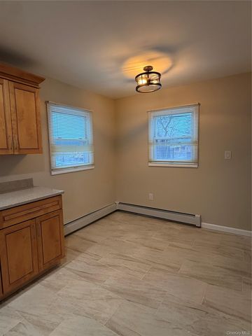 21 W Centennial Ave, Roosevelt, NY 11575