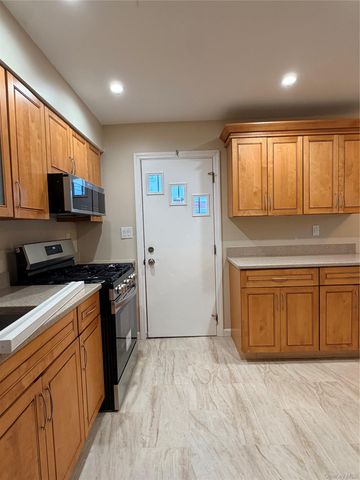 21 W Centennial Ave, Roosevelt, NY 11575