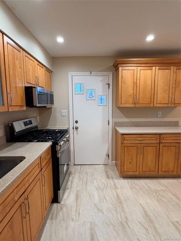 21 W Centennial Ave, Roosevelt, NY 11575