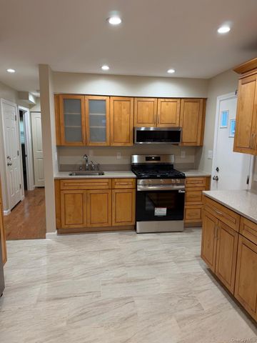 21 W Centennial Ave, Roosevelt, NY 11575