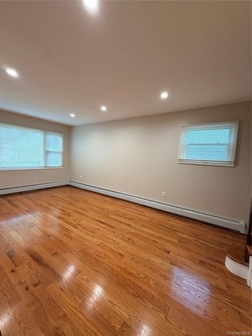 21 W Centennial Ave, Roosevelt, NY 11575