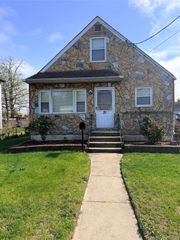 21 W Centennial Ave, Roosevelt, NY 11575