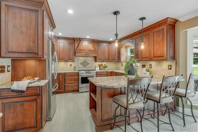 160 Oaklawn Drive, Glen Carbon, IL 62034