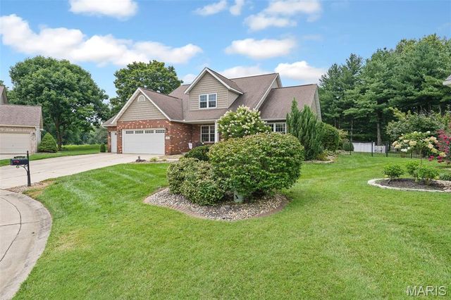 160 Oaklawn Drive, Glen Carbon, IL 62034