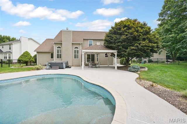 160 Oaklawn Drive, Glen Carbon, IL 62034