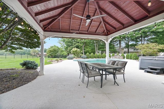 160 Oaklawn Drive, Glen Carbon, IL 62034