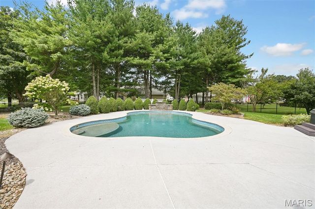 160 Oaklawn Drive, Glen Carbon, IL 62034