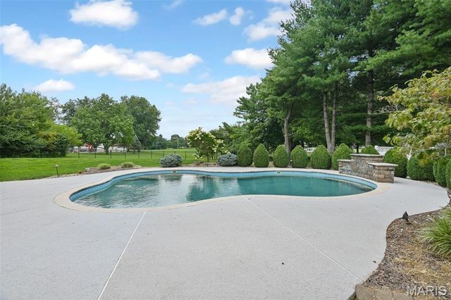 160 Oaklawn Drive, Glen Carbon, IL 62034