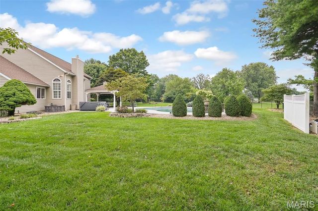 160 Oaklawn Drive, Glen Carbon, IL 62034