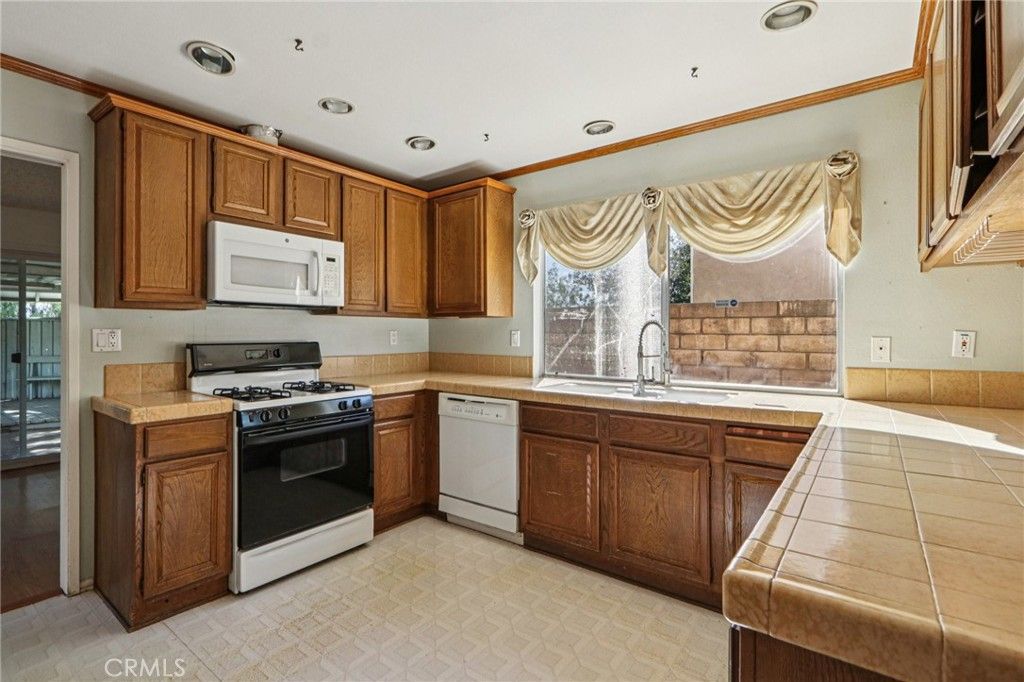 Image 15 of property listing at 13354 Mission Tierra Way, Granada Hills, CA 91344