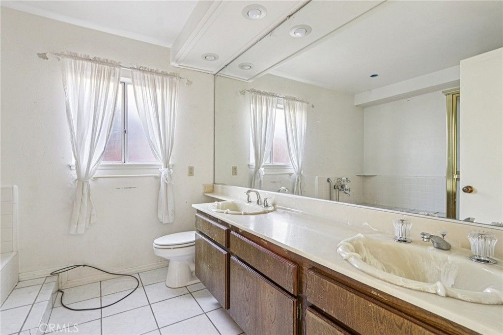 Image 21 of property listing at 13354 Mission Tierra Way, Granada Hills, CA 91344