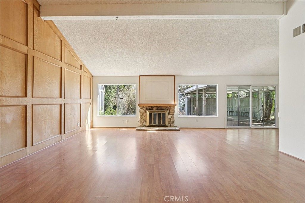 Image 6 of property listing at 13354 Mission Tierra Way, Granada Hills, CA 91344