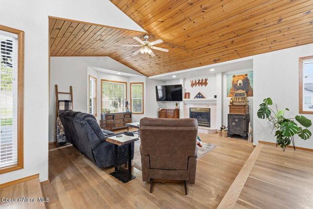 9353 N Finucane Dr, Hayden, ID 83835