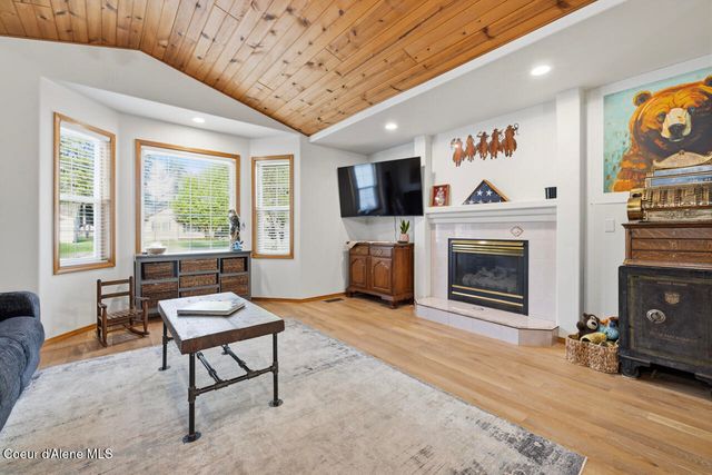 9353 N Finucane Dr, Hayden, ID 83835