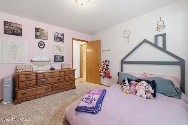 9353 N Finucane Dr, Hayden, ID 83835